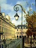 CPSM Paris la place des Vosges XVII S sa construction fut ordonnee par le Henri IV 