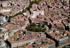 CPSM Toulouse ville d'Art cite des Violettes la place Wilson 