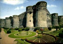 CPSM Angers le chateau et les jardins 