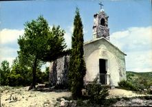 CPSM Notre Belle Provence Parmi les Pins dans le silence une chapelle 