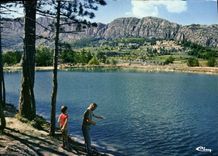 CPSM St Auban Alpes Mar le Lac et le village 