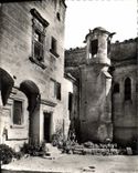 CPSM Les Baux de Provence B du Rh l'entree de l'hotel des Porcelets la Lanterne des Morts et chapell