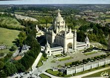 CPSM La France vue du ciel Lisieux Calvados La basilique 