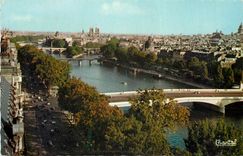 CPA Paris N D et les sespt Ponts