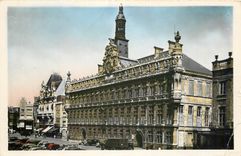 CPA Valencienne Place d'Armes Hotel de Ville