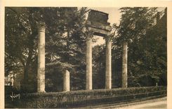 CPA Besancon (Doubs) Square Castan ruines du theatre romain
