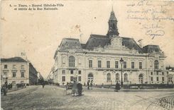 CPA Tours Nouvel Hotel de Ville et entree de la rue Nationale