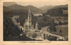 CPA Lourdes La Basilique Vue prise du chateau fort