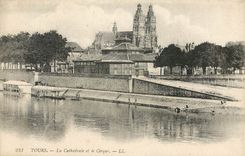 CPA Tours La Cathedrale et le Cirque