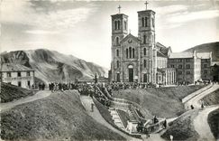CPA Pelerinage de N D de la Salette les lieux de l'Apparitiion et la Basilique
