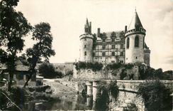 CPA Le Joyau de l'Angoumois La Rochefoucauld Le chateau et la Tardoire