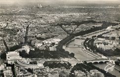 CPA Paris Vue aerienne Le Palais de Chaillot la Seine Perspective