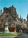 CPSM Dijon (Cote D'Or) Place RUde Fontaine du Bareuzai et rue des Forges