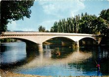 CPSM Besancon (Doubs) Le Pont de la republique sur le Doubs (Coin de peche des Bisontins)