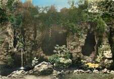 CPSM Poitiers (Vienne) Grottes du Jardin Anglais de Blossac