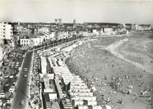 CPSM Les Sables d'OLonne Vue generale de la Plage et le Remblai