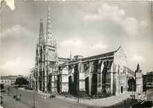 CPSM Bordeaux (Gironde) vue d'ensemble de la Cathedrale