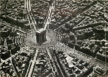 CPSM Paris l'Arc de Triomphe et la place de Triomphe et la Place de l'Etole