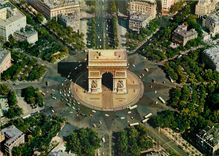 CPSM En Survolant Paris L'Arc de Triomphe et la PLace Charles de Gaulle l'Etoile