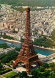 CPSM En survolant Paris la Tour Eiffel