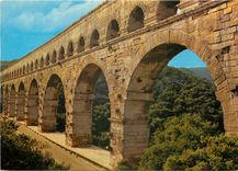 CPSM Le Pont du Gard Aqueduc romain (Long 269 m haut 48 m)