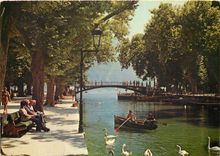 CPSM Annecy (Hte Savoie) En bordure du champ de Mars le canal du Vasse et le Pont des Amours