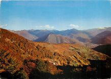 CPSM En Parcourant les Pyrenees Vue panoramique la chaine des Pyrenees et la Montee au col d'Aspin P