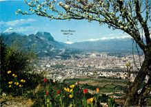 CPSM Grenoble Vue panoramique a gauche massif de la chartreuse