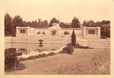 CPSM Peronne (Somme) 1931 le Monument aux 121 morts pour la France et 36 victimes civiles