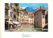 CPSM Annecy (Haute Savoie) Le vieille ville et le canal du Thiou