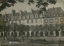 CPSM Paris la place des Vosges