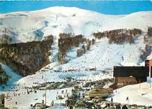CPSM Besse en Chandesse (P de D) La Station de Super Besse Alt 1300 1830 m