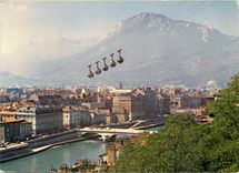 CPSM Grenoble (Isere) Les Quais au fond le Moucherotte