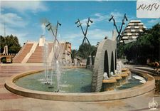 CPSM La Grande Motte ville de l'an 2000 Place du 1er act 1974