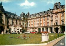 CPSM Vittel (Vosges) Le Grand Hotel et le Ceren