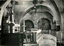 CPSM Les Baux (B du R) Eglise Saint Vincent Au fond la nef meridionale creusee dans le roc