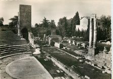 CPSM La Provence Arles (B duRh) Le Theatre Antique