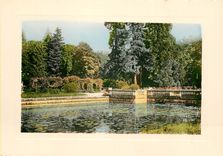 CPSM Richelieu (I et L) L'ancien pont du chateau et la Roseraie