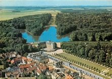 CPSM Rambouillet (Yvelines) Vue aerienne du chateau residence presidentielle et du jardin d'eau