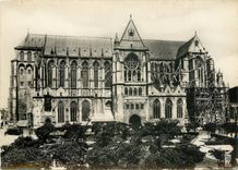 CPSM Saint Quentin les jardins de la Cathedrale