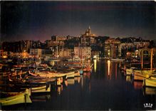 CPSM Marseille (B du Rh) Le vieux port et N D de la Garde (la nuit)