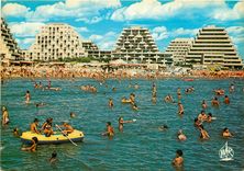 CPSM Le Grand Motte Ville de l'An 2000 La Plage