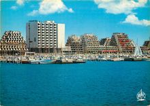 CPSM Le Grand Motte Ville de l'An 2000 Vue d'ensemble