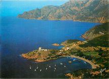 CPSM Girolata (Corse) Petit Village domine par Tour Genoise