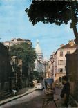 CPSM Paris Aspect du Vieux Montmartre au fond le Sacre Coeur