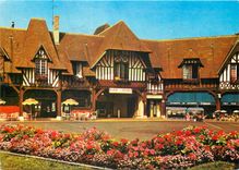 CPSM Deauville (Calvados) La Plage Fleurie la Place du Marche