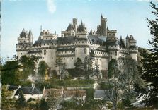 CPSM Le Chateau de Pierrefonds angles Nord au centre la Tour Godefroy