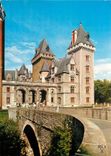 CPSM le chateau de Pau Facade est a droite la tour Napoleon III