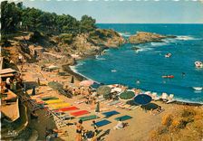 CPSM la Cote d'Azur Varoise les Calanques des Issambres (Var) La Plage