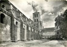 CPSM Vezelay (Yonne) Eglise Abbatiale de la Madeleine (XIIe s) Les ares boutants de la nef laterale 